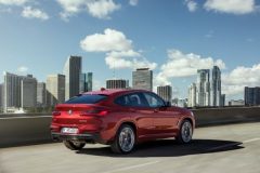 P90291902_lowRes_the-new-bmw-x4-m40d-