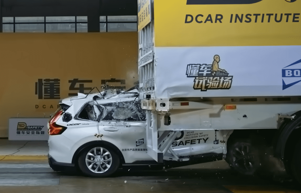 Crash test DCAR met een Honda